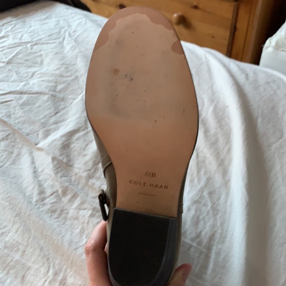 Cole haan, size 8 1/2, women’s suede bootie in gray, mid-heel - Picture 3 of 3